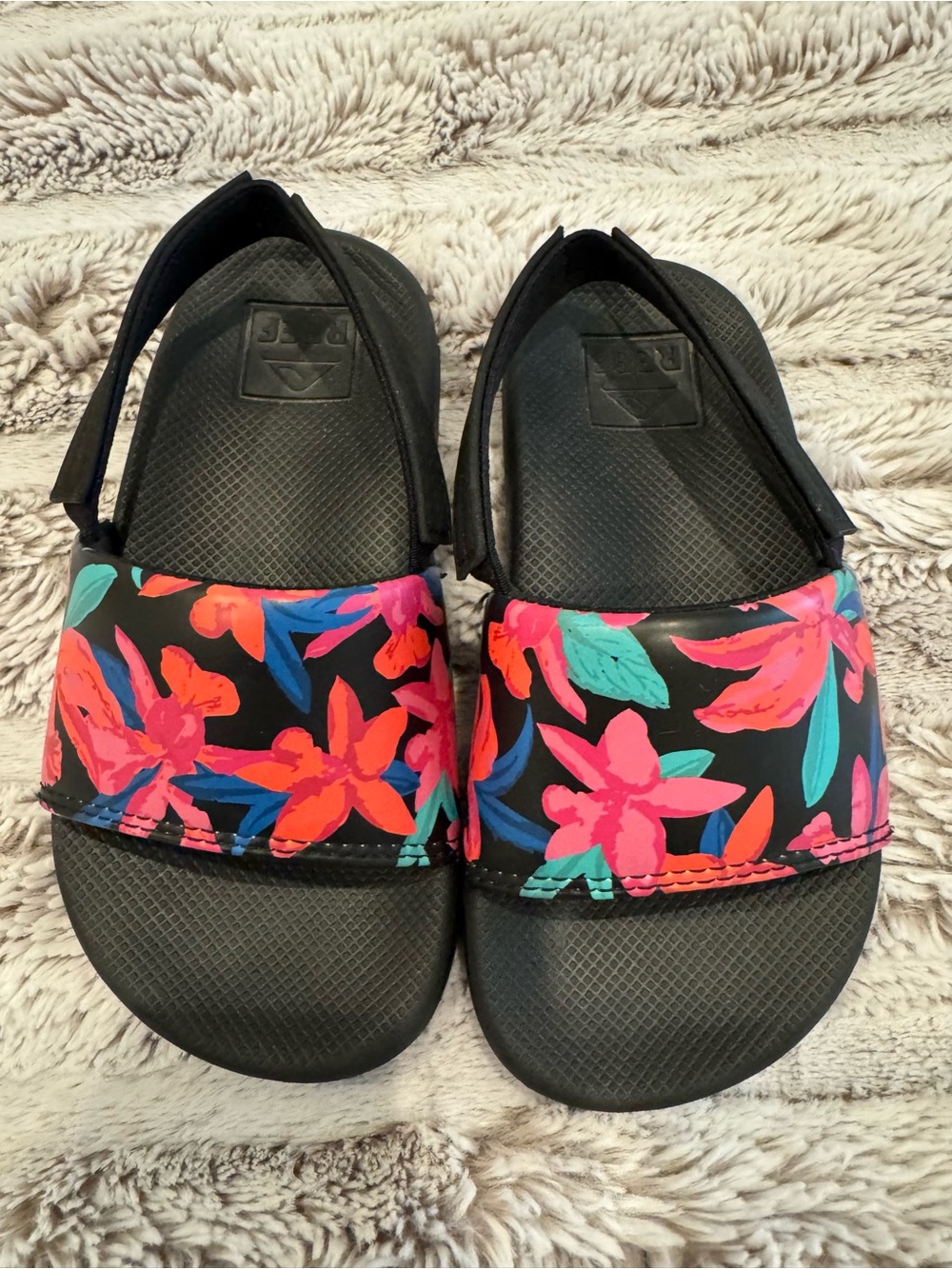Reef Little Girls Black Floral Slide Sandals With Back Strap Size 10